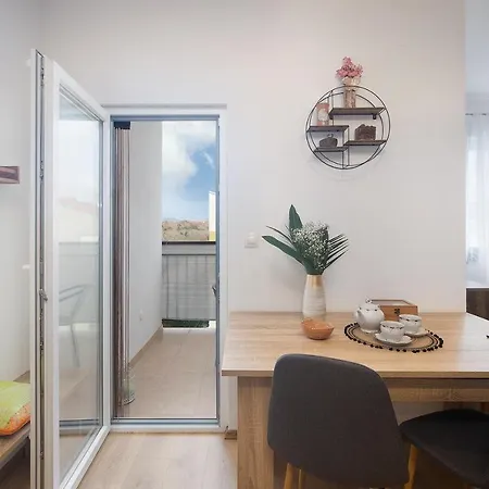Little Gallery **** Apartman